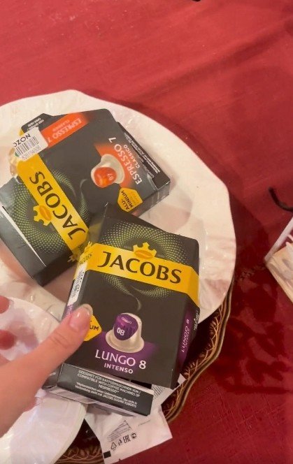 Капсулы Jacobs Lungo Intenso 8 - Кофе крепкий, с насыщенным кофейным ароматом, когда я его пью, запах везде.