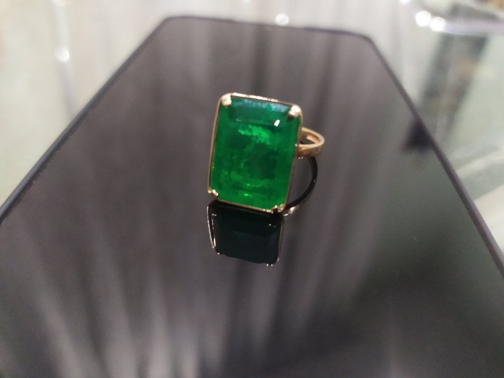 интернет магазин sakhadiamond-moscow.ru - Купил золотое кольцо с изумрудом 10 карат очень высокого качества